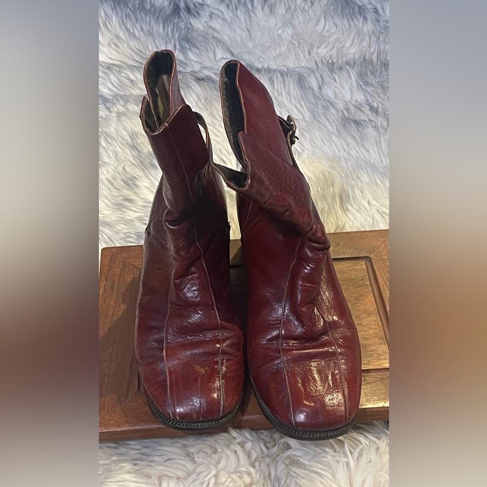 Made in Italy. Etienne Aigner red boots leather. Size 8.